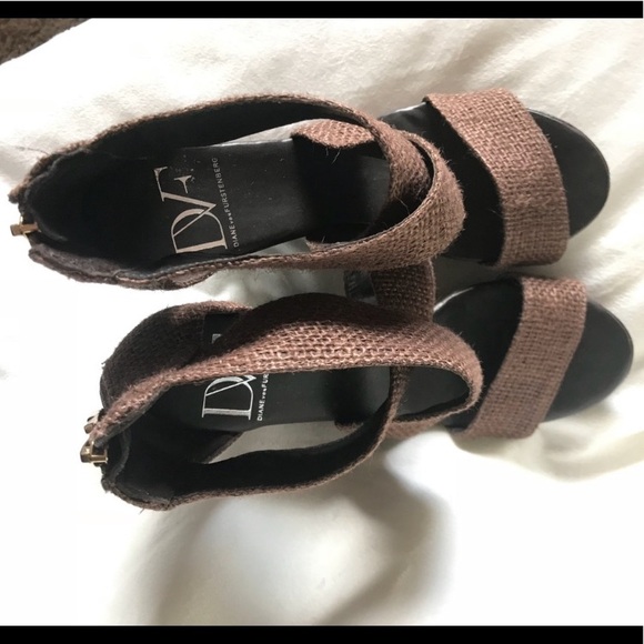DVF ❤️ Opal Burlap Wedges. - Picture 3 of 5